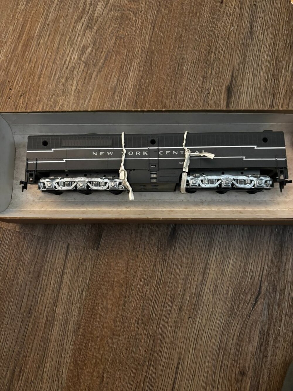 Athearn HO New York Central PA B-Unit Engine Locomotive 4303 Railroad Train
